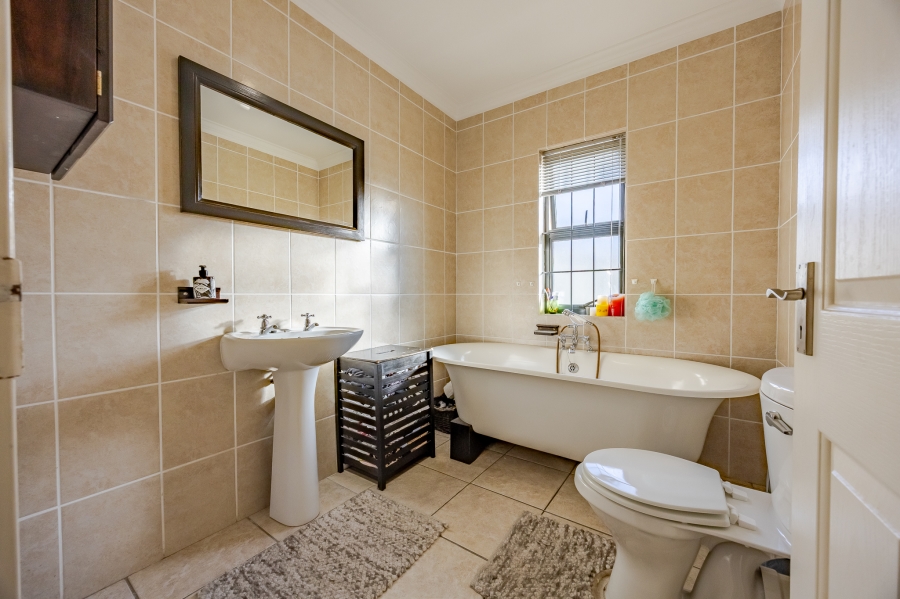 4 Bedroom Property for Sale in Royal Ascot Western Cape